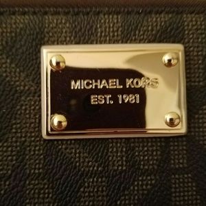 Michael kors smartphone wristlet